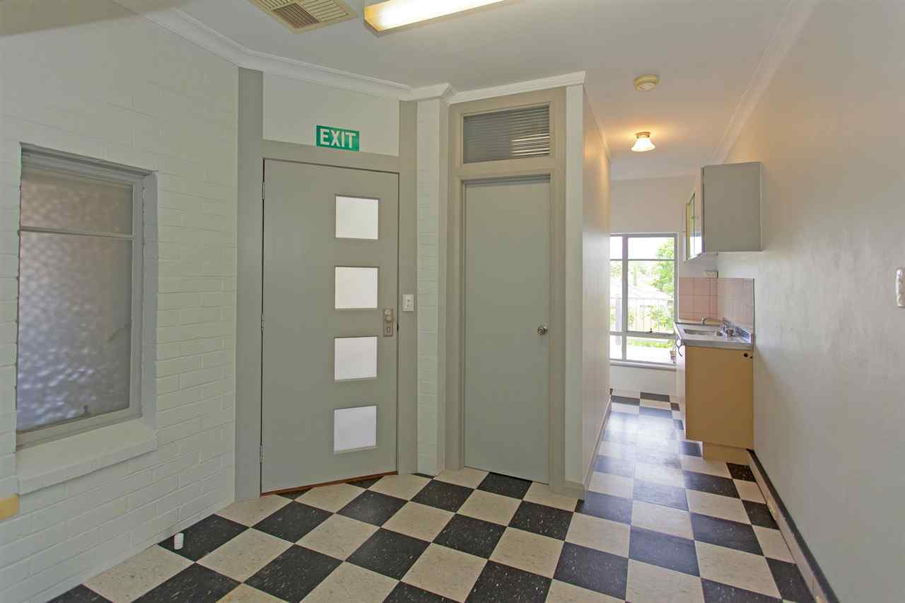 resized-2349823-editgundowering house 90.JPG